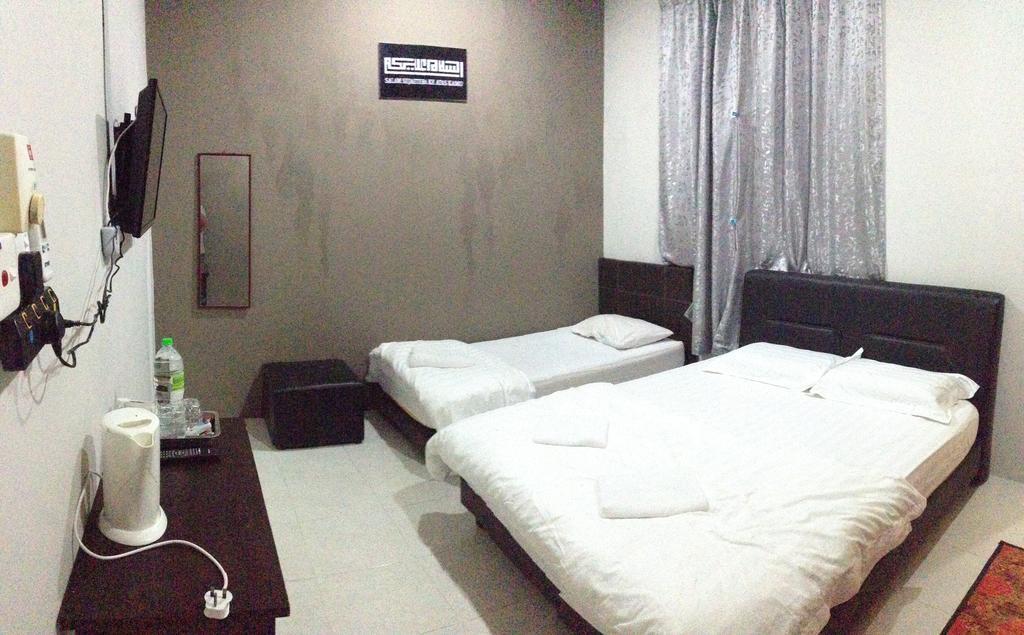 Anggun Beach Guest House Paka Room photo