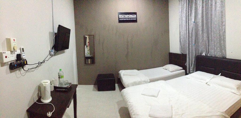 Anggun Beach Guest House Paka Room photo
