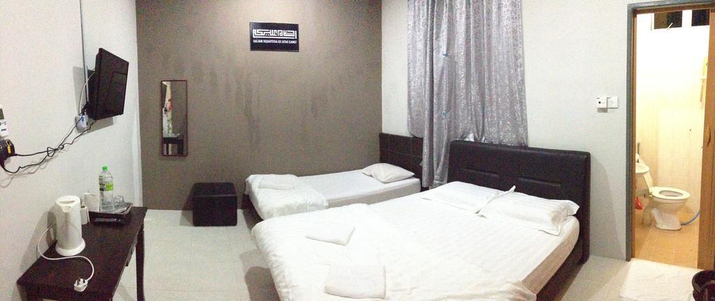 Anggun Beach Guest House Paka Room photo