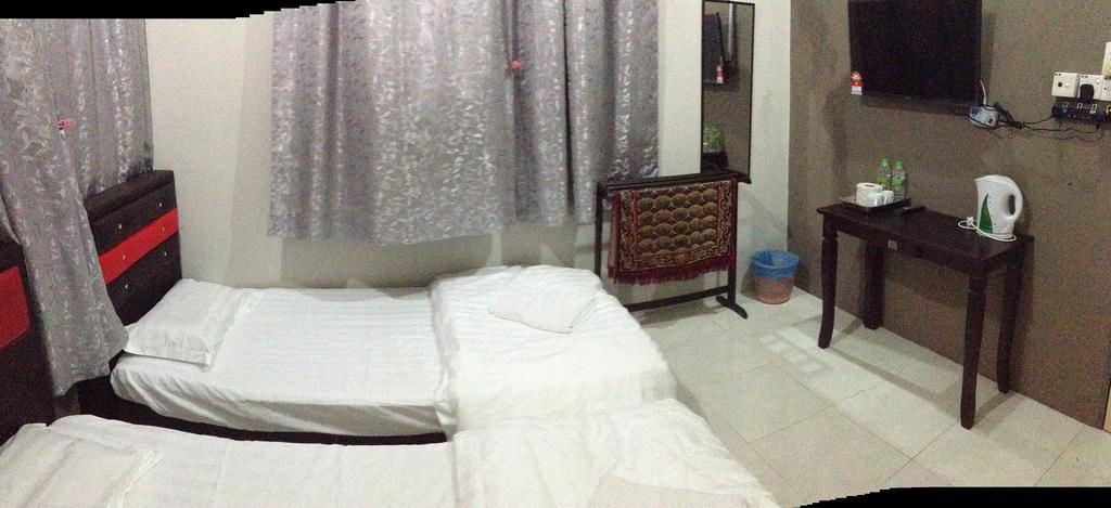 Anggun Beach Guest House Paka Room photo