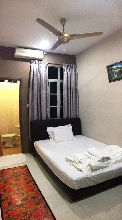Anggun Beach Guest House Paka Room photo