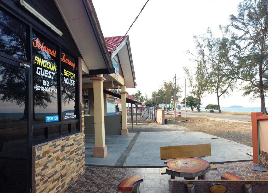 Anggun Beach Guest House Paka Exterior photo