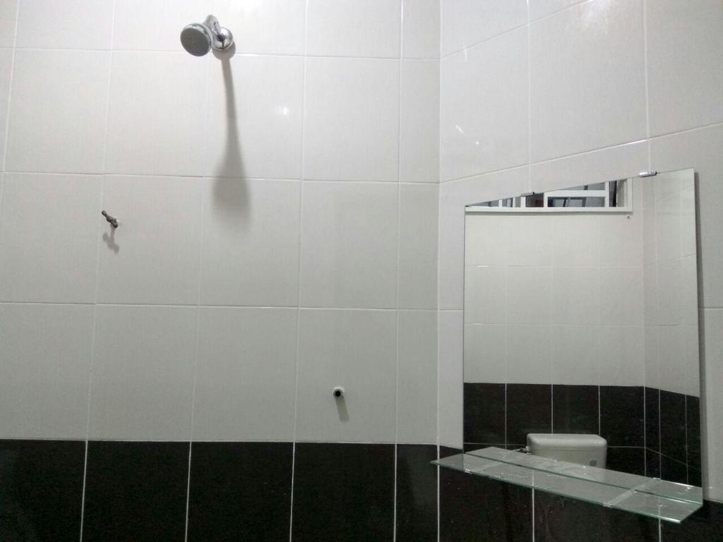 Anggun Beach Guest House Paka Exterior photo